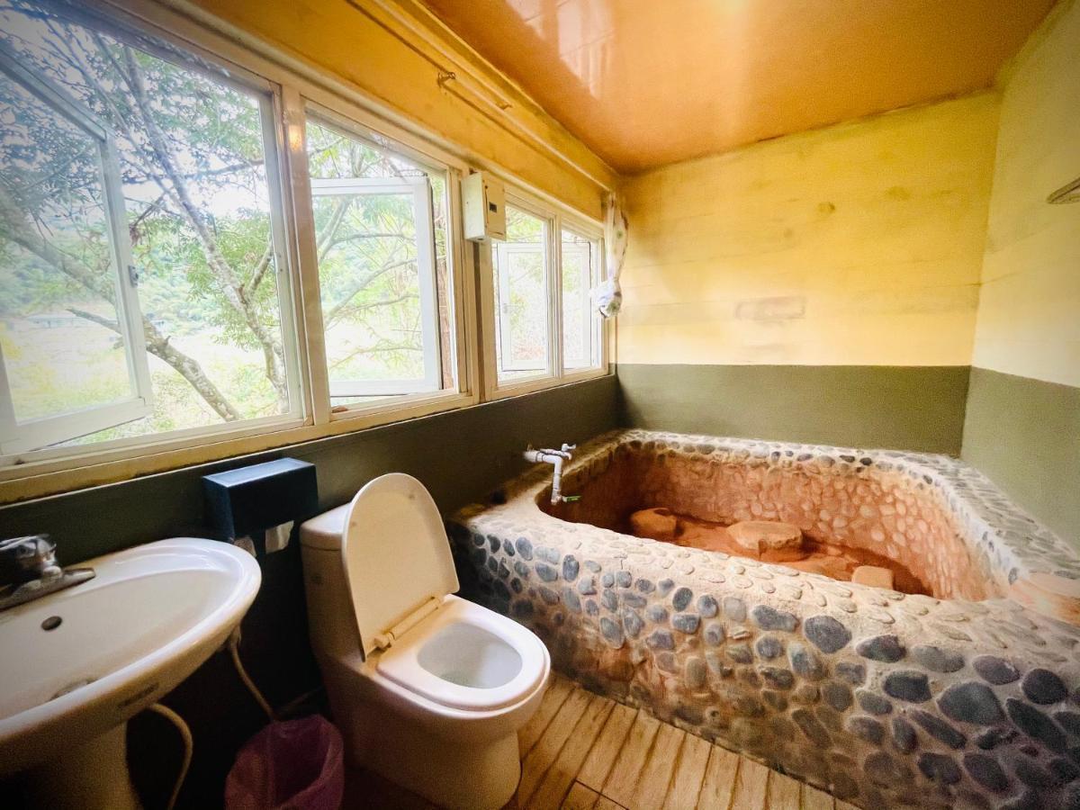 Ferienwohnung 森之秘湯 Mhuwe Hotspring Renai Zimmer foto